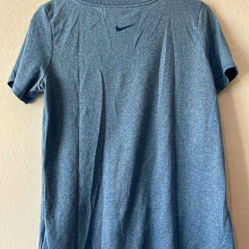 Nike Training Top Shirt Size Medium Blue DriFit Anti Odor Athletic Crew‎ Women